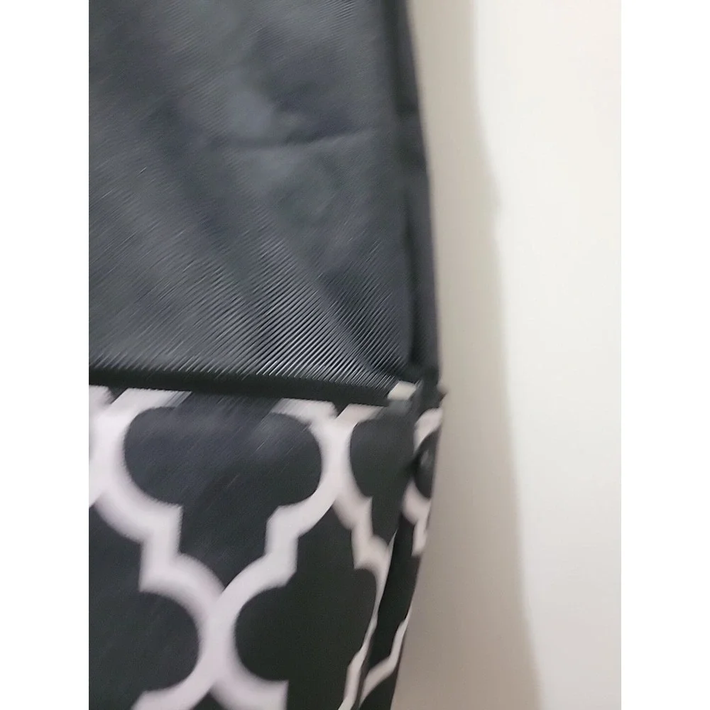 Iowa Hawkeyes Large Duffle Weekender Travel Bag Expandable Logo Brand No Strap